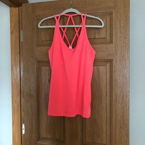 GapFit Breathe Strappy Shelf Tank